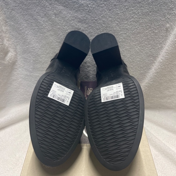 Clarks - Picture 7 of 9